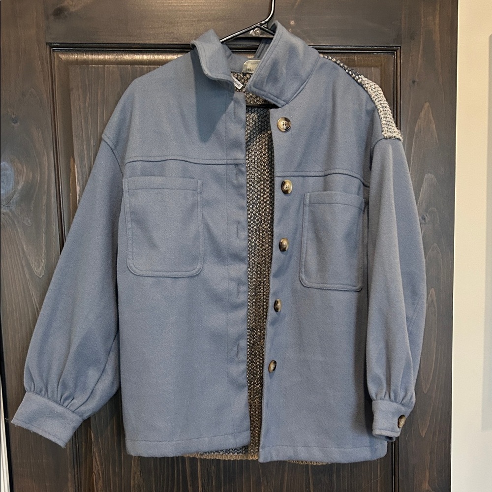 Womens blue shacket EUC